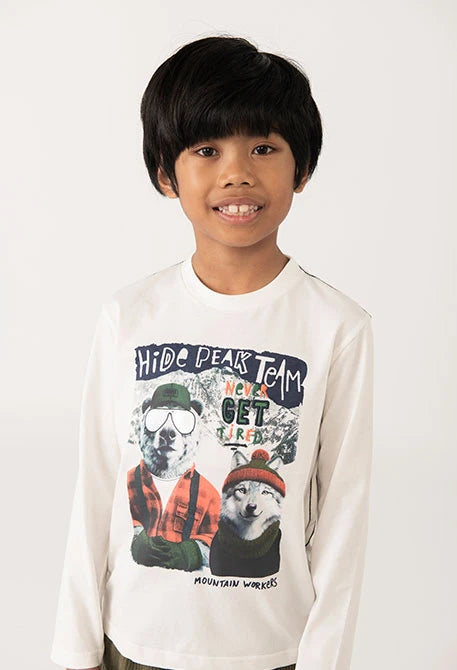 Boy wearing Boboli white animal print cotton top with mountain slogan
