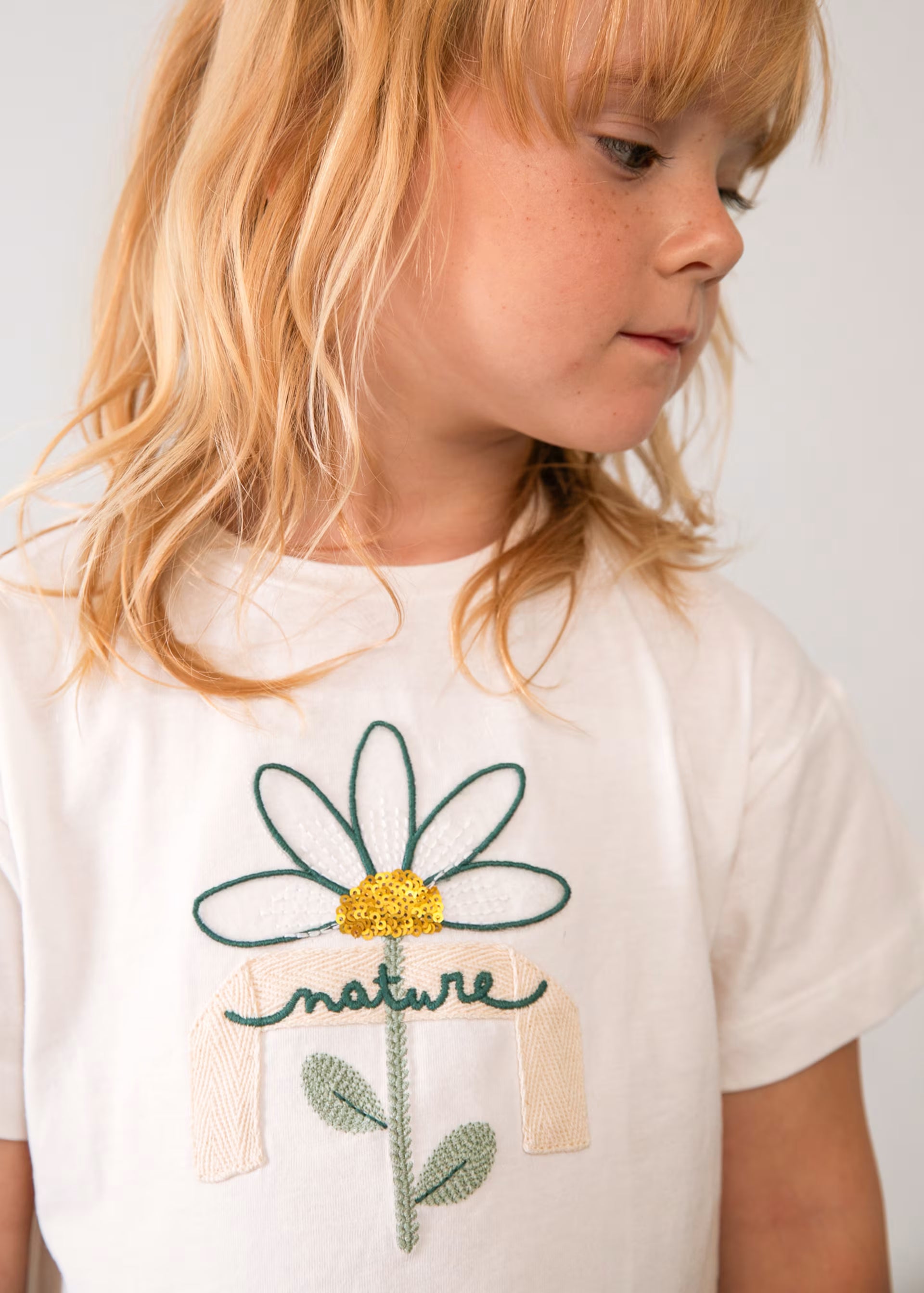 Mayoral girls white top with daisy motif close up